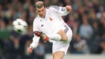 Fue una jugada en el minuto 45. Un balón profundo de Solari a Roberto Carlos que llegó al balón apurado y lo levantó con un globo. “Me mandaste un melón”, ha bromeado siempre Zizou con el brasileño. Zidane armó su pierna izquierda, lo dejó caer y logró una sincronización perfecta. Un gol para recordar y enmarcar.