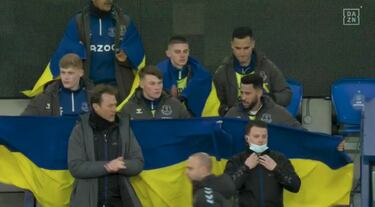 Emocionante homenaje a Ucrania en Goodison Park