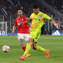 Cortés se aleja de Colo Colo y podría ir a uno de estos dos clubes