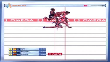 5000 metres decided by four-way photo finish: the image