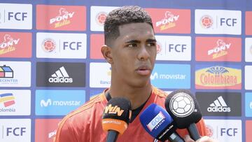 Castillo rueda de prensa en Perú