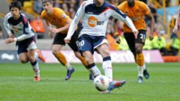 Martin Petrov lanzando un penalti con el Bolton Wanderers.