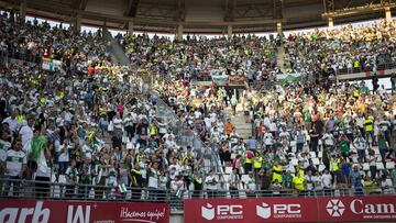 La afición del Elche desplazada para apoyar a su equipo