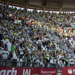 La afición del Elche calienta para la final ante el Real Murcia