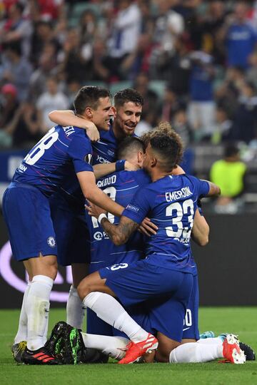 Chelsea se coronó campeón de la Europa League tras vencer a Arsenal 4-1. El portero de los 'Gunners' disputó su último partido como profesional. 