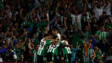 Borja Iglesias celebra el 2-1.