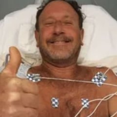 Un buceador termina en la boca de una ballena jorobada y vive para contarlo