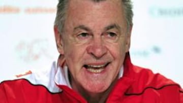 Hitzfeld confía en aprovechar los "agujeros" defensivos de Honduras