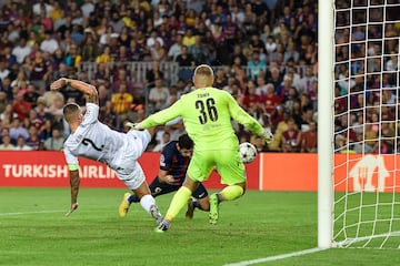 3-1. Robert Lewandowski marca el tercer gol.