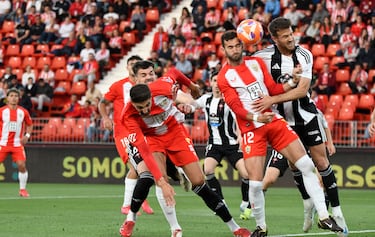 Un Almería indolente se agarra al playoff y manda al Racing de Ferrol a 1 RFEF
