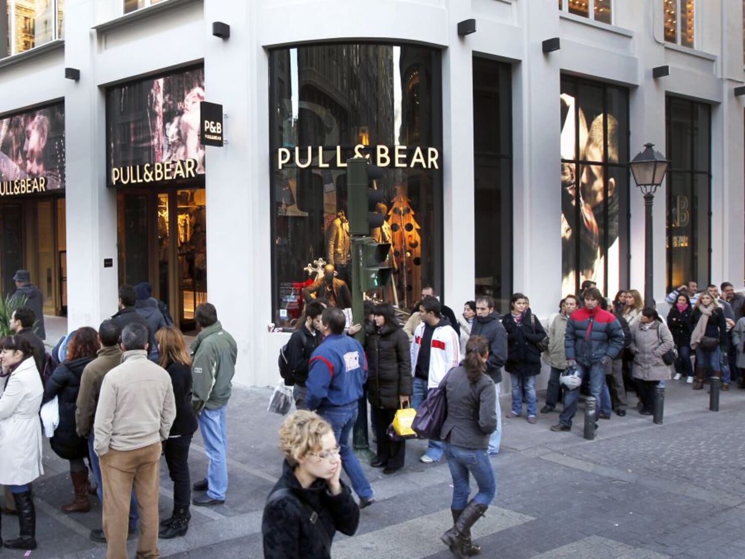 Domina el estilo con la falda-pantalón estrella de Pull&Bear: tu próxima adquisición obligada 7 Moncloa ¿Qué tendencias de la moda puedes seguir al usar la falda-pantalón de Pull&Bear este verano?