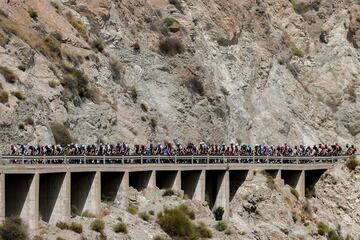 El pelotón durante la undécima etapa de la Vuelta España 2022, con final en Cabo de Gata (Almería) y 191,2 km de recorrido