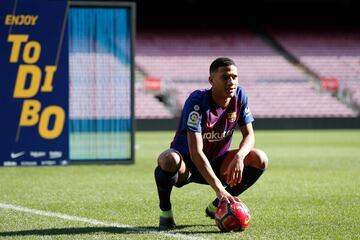 Presentación del jugador francoguyanés, Jean-Clair Todibo, como nuevo jugador del Fútbol Club Barcelona. 