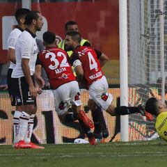 Colo Colo perdona y le deja en bandeja el título a la U