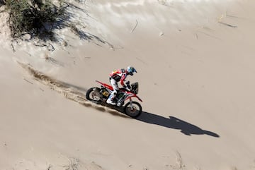 Décima etapa entre Salta y Belén. El piloto estadounidense Ricky Brabec con Honda.