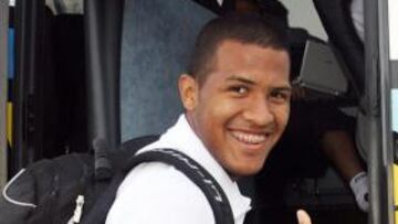 <b>GOLEADOR. </b>Rondón saluda a AS antes de poner rumbo a Almería.