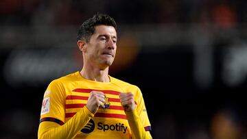 Soccer Football - LaLiga - Valencia v FC Barcelona - Mestalla, Valencia, Spain - December 16, 2023 FC Barcelona's Robert Lewandowski reacts REUTERS/Pablo Morano