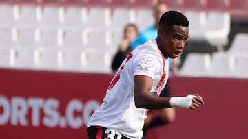 Stanis Idumbo Muzambo, en un partido con el Sevilla Atlético.