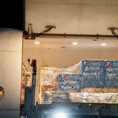 Llegan a México 900 mil vacunas envasadas Sputnik V