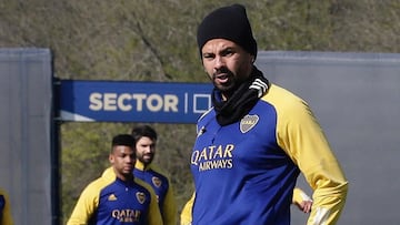 Boca Juniors intentaría renovar el pase de Edwin Cardona, volante colombiano al que su pace pertenece a Xolos. Los argentinos buscarían extender el préstamo