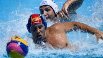 La seleccion española masculina de waterpolo durante su partido ante EE.UU.