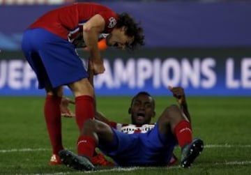 Jackson Martínez se quita la presión de varios partidos sin anotar. El estadio Vicente Calderón le demuestra cariño.