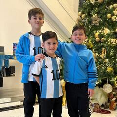 “Allá vamos, Qatar”: Antonela Roccuzzo y sus hijos, listos para alentar a Messi