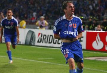 Con dos goles de Eduardo Vargas y uno de Gustavo Lorenzetti, los azules se impusieron por 3-0 y se quedaron con el título de la Copa Sudamericana