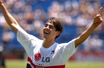 En la siguiente temporada Kaká disputó 22 partidos y marcó 10 goles. Varios clubes se fijaron en el brasileño entonces. 