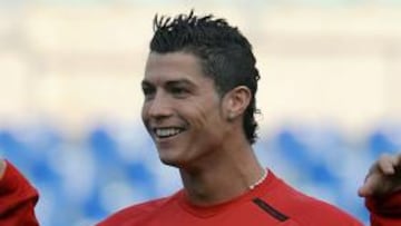 <strong>BRONCA.</strong> Cristiano tuvo un incidente con un contrario en el descanso del partido de ayer celebrado en Old Trafford.