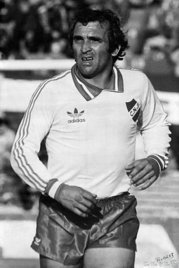 Entre 1966 y 1981 el uruguayo jugó la Copa con Nacional de su país.