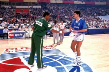 Dennis Johnson y Drazen Petrovic.