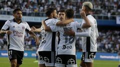 Futbol, Colo Colo vs Real Betis.
Partido Amistoso 2022.
El jugador de Colo Colo Agustin Bouzat, centro, celebra con sus companeros su gol contra Real Betis durante el partido amistoso disputado en el estadio Ester Roa Rebolledo de Concepcion, Chile.
16/11/2022
Eduardo Fortes/PHOTOSPORT

Football, Colo Colo vs Real Betis.
2022 Friendly Match.
Colo Colo's player Agustin Bouzat, center, celebrates with teammates after scoring against Real Betis during the friendly match held at the Ester Roa Rebolledo stadium in Concepcion, Chile.
16/11/2022
Eduardo Fortes/PHOTOSPORT