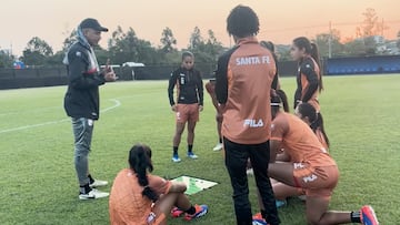 Yessica Velásquez y el técnico Omar Ramírez esperan un buen partido en el estadio Arsenio Erico ante las campeonas de Uruguay por la fecha 1 del Grupo C a partir de las 7 de la noche.