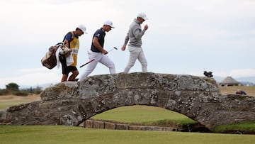 Golf - The 150th Open Championship - Old Course, St Andrews, Scotland, Britain - July 16, 2022 Northern Ireland's Rory McIlroy and Norway's Viktor Hovland walk over the Swilken Bridge on the 18th during the third round REUTERS/Paul Childs