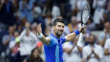 Flushing Meadows (United States), 10/09/2023.- Novak Djokovic of Serbia reacts to cheers from the crowd after winning a point against Daniil Medvedev of Russia during the Men's Final match at the US Open Tennis Championships at the Flushing Meadows, New York, USA, 10 September 2023. The US Open runs from 28 August through 10 September. (Tenis, Rusia, Nueva York) EFE/EPA/JUSTIN LANE
