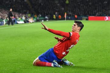 2-2. Álvaro Morata celebra el segundo gol que marca en el minuto 53 de partido.