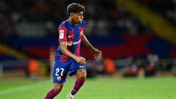 Barcelona's Spanish forward #27 Lamine Yamal runs with the ball during the Spanish Liga football match between FC Barcelona and RC Celta de Vigo at the Estadi Olimpic Lluis Companys in Barcelona on September 23, 2023. (Photo by Pau BARRENA / AFP)