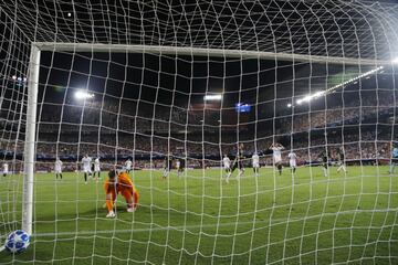 0-2. Miralem Pjani? marc¨® el segundo gol de penalti.