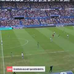 El VAR instó al árbitro a que anulara el primer gol del Racing