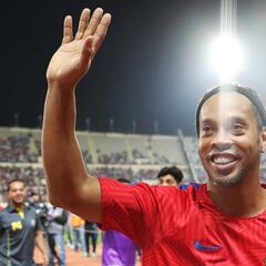 Ronaldinho: "Si el United marca primero, el estadio se pondrá nervioso y no se sabe que pasará"