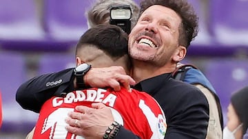 Correa abraza a Correa tras haber ganado el t&iacute;tulo liguero en Valladolid.