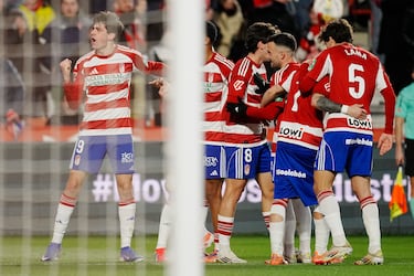 Aprobados y suspensos del Granada: Izan González se suelta el pelo