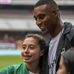 Michael Davis visitó el Estadio Azteca para ver al América