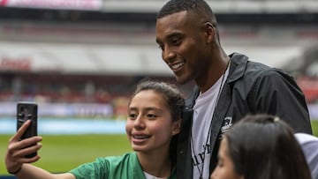 Michael Davis visitó el Estadio Azteca para ver al América