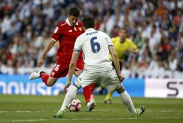 Jovetic makes things nervy with a goal for Sevilla (2-1).