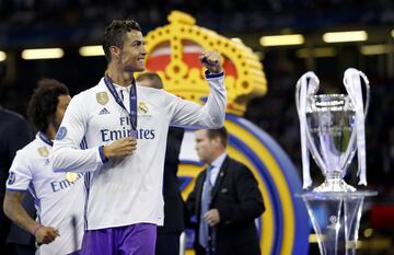 Real Madrid went on to beat ten-man Juventus 4-1 in the 2016/17 final.