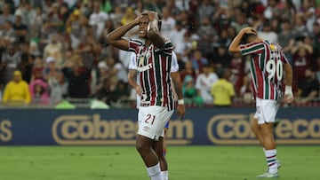 RIO DE JANEIRO, BRAZIL - NOVEMBER 22: Jhon Arias of Fluminense reacts after missing a goal opportunity during the match between Fluminense and Fortaleza as part of Brasileirao 2024 at Maracana Stadium on November 22, 2024 in Rio de Janeiro, Brazil. (Photo by Wagner Meier/Getty Images)
