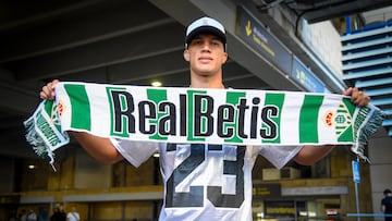 Llegada del nuevo jugador del Betis Nelson Deossa
Toni Rodriguez