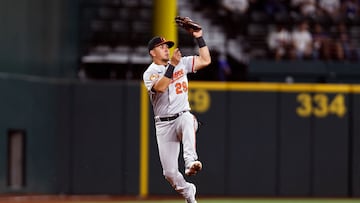 ARLINGTON, TEXAS - APRIL 04: Ramon Urias #29 of the Baltimore Orioles fields a ground ball in the fourth inning against the Texas Rangers at Globe Life Field on April 04, 2023 in Arlington, Texas.   Tim Heitman/Getty Images/AFP (Photo by Tim Heitman / GETTY IMAGES NORTH AMERICA / Getty Images via AFP)